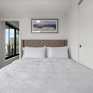 Two Bed Downtown Unit With Parking Apartment