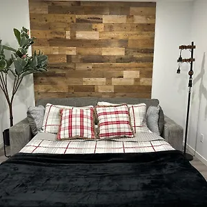 2-bed Rustic Charm Below Apartment