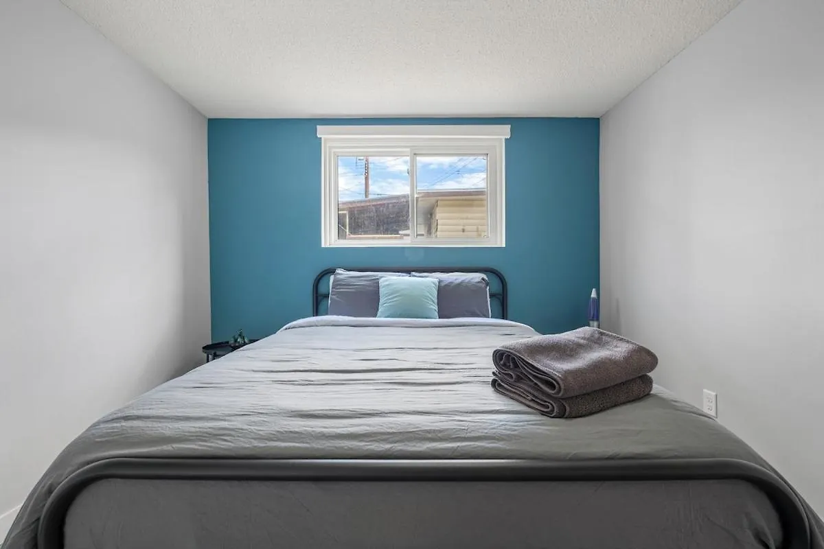 Modern 3 Bedroom Suite Near Downtown & Stampede Grounds Calgary 0*,  Canada