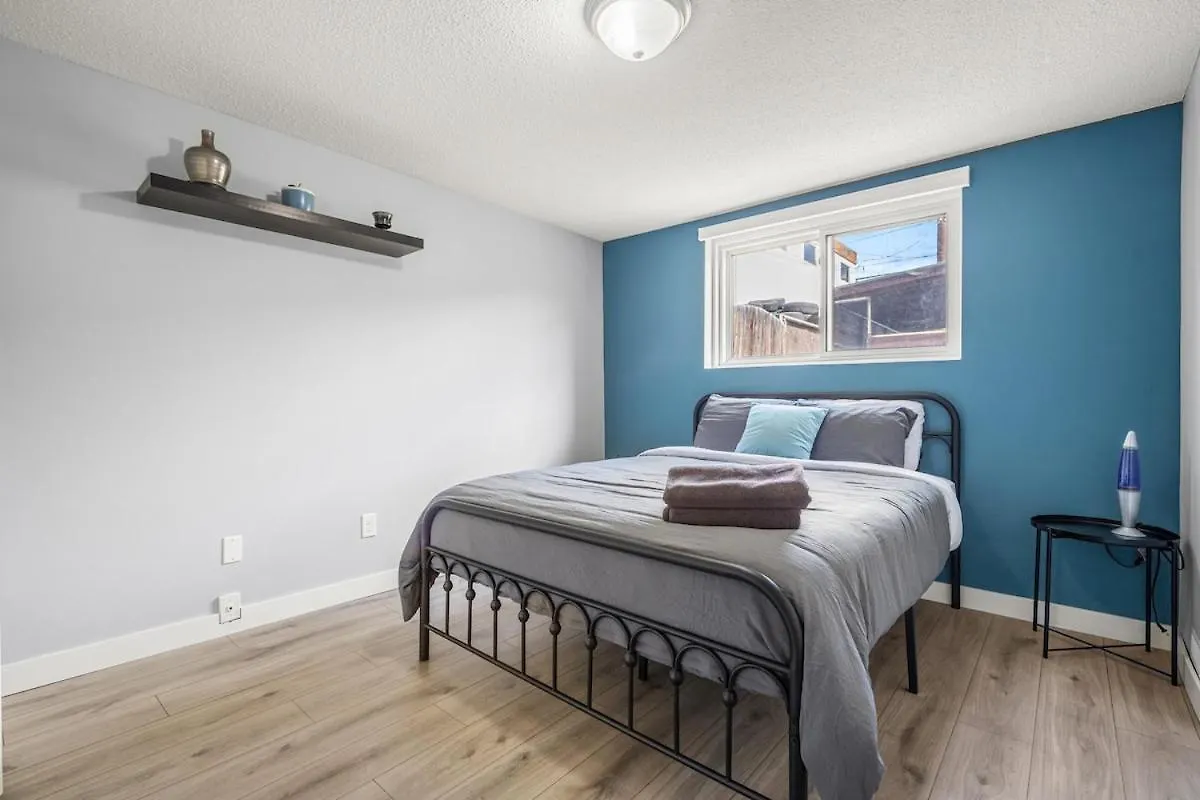 Apartment Modern 3 Bedroom Suite Near Downtown & Stampede Grounds Calgary