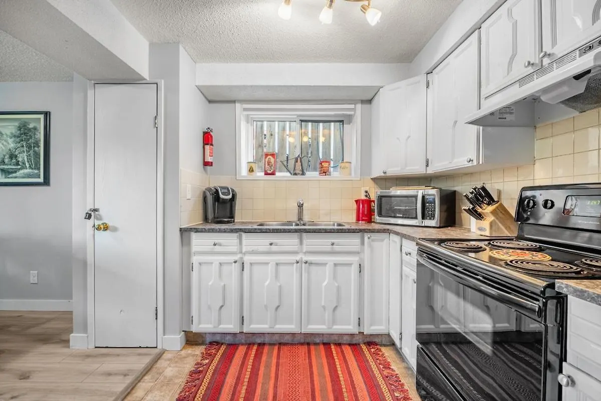 Modern 3 Bedroom Suite Near Downtown & Stampede Grounds Calgary 0*,