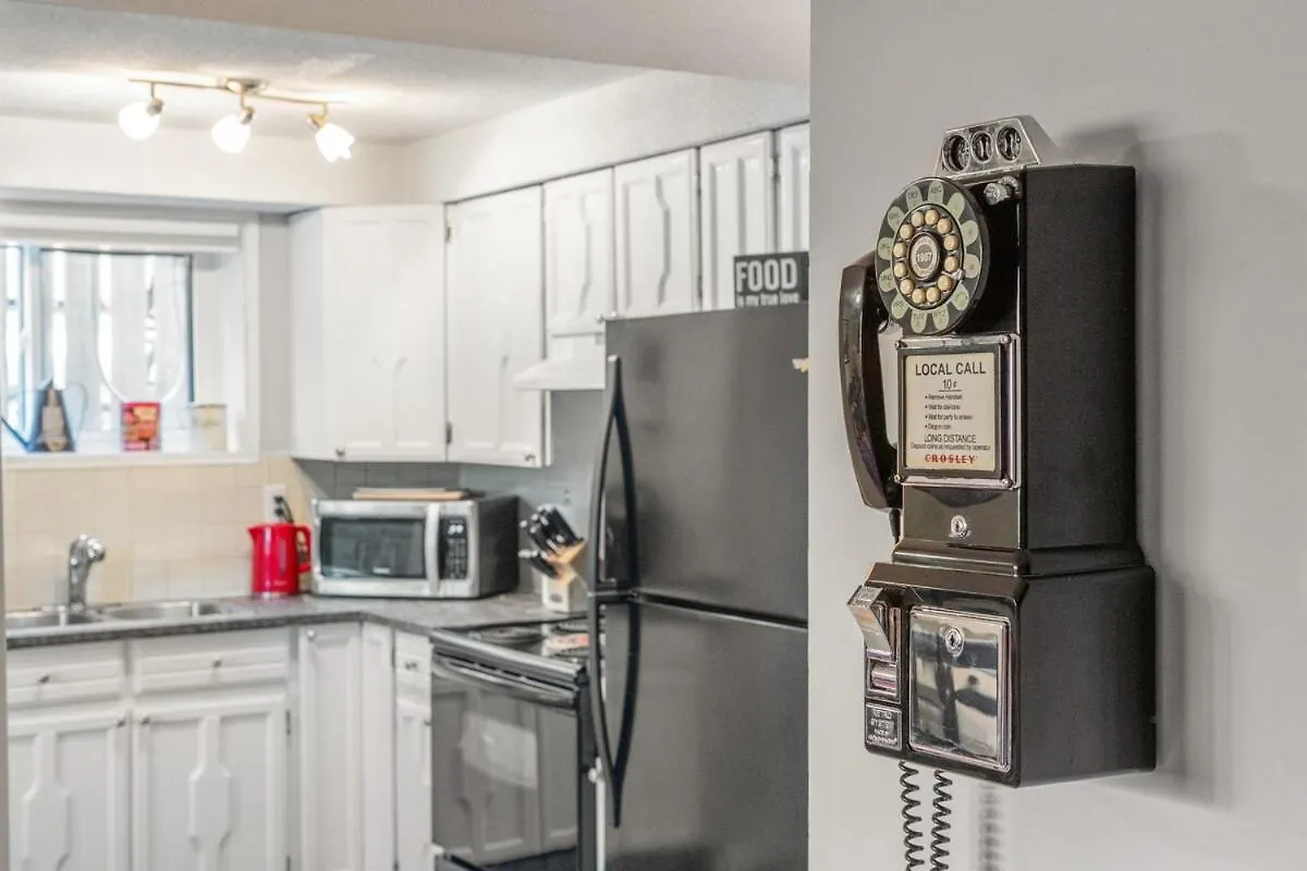 Apartment Modern 3 Bedroom Suite Near Downtown & Stampede Grounds Calgary