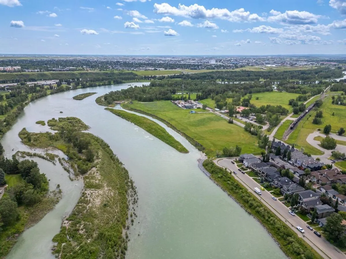 Modern 3 Bedroom Suite Near Downtown & Stampede Grounds Calgary 0*,  Canada