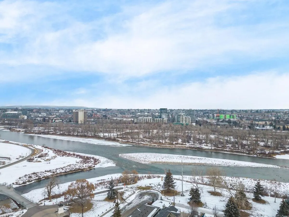 Apartment Modern 3 Bedroom Suite Near Downtown & Stampede Grounds Calgary