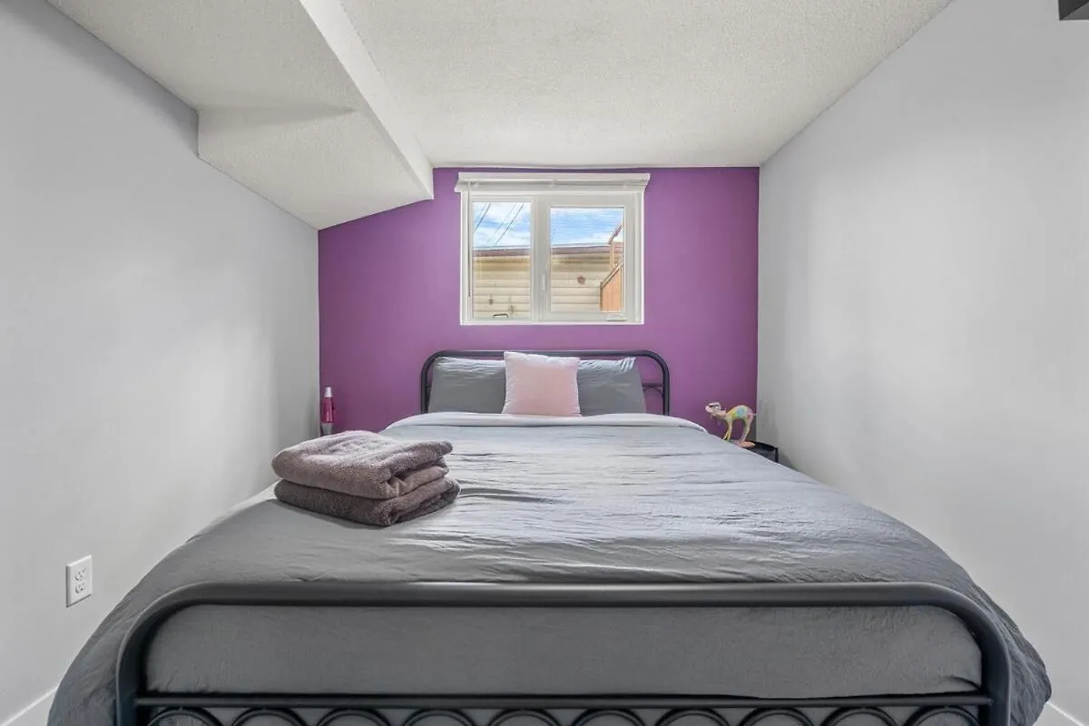 Modern 3 Bedroom Suite Near Downtown & Stampede Grounds Calgary 0*,  Canada