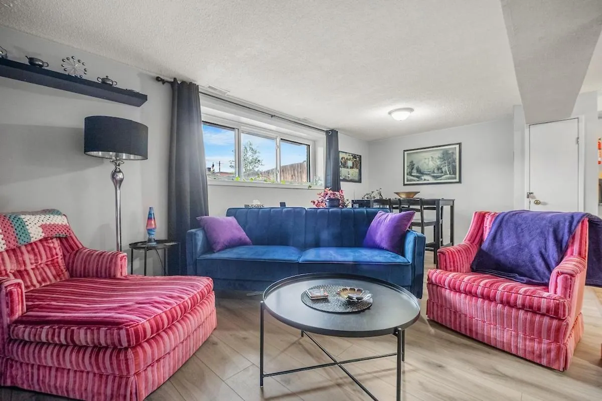 Modern 3 Bedroom Suite Near Downtown & Stampede Grounds Calgary