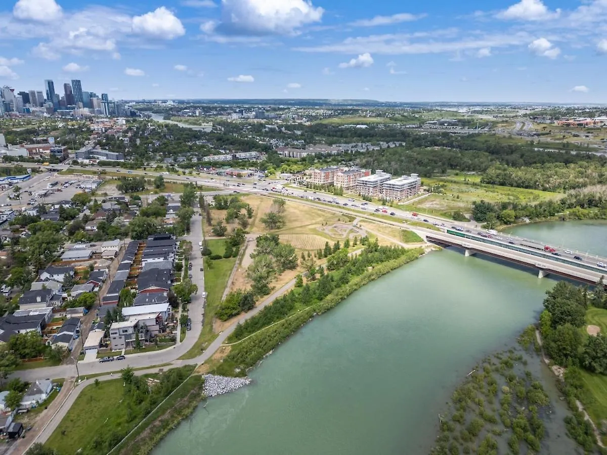 Modern 3 Bedroom Suite Near Downtown & Stampede Grounds Calgary 0*,