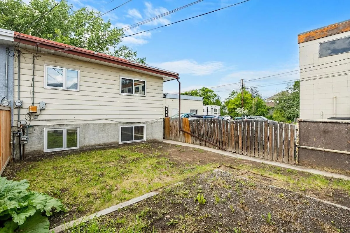 Apartment Modern 3 Bedroom Suite Near Downtown & Stampede Grounds Calgary