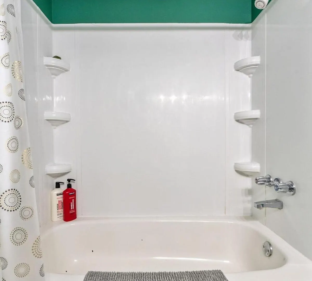 Modern 3 Bedroom Suite Near Downtown & Stampede Grounds Calgary Apartment