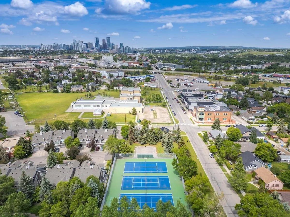 Apartment Modern 3 Bedroom Suite Near Downtown & Stampede Grounds Calgary